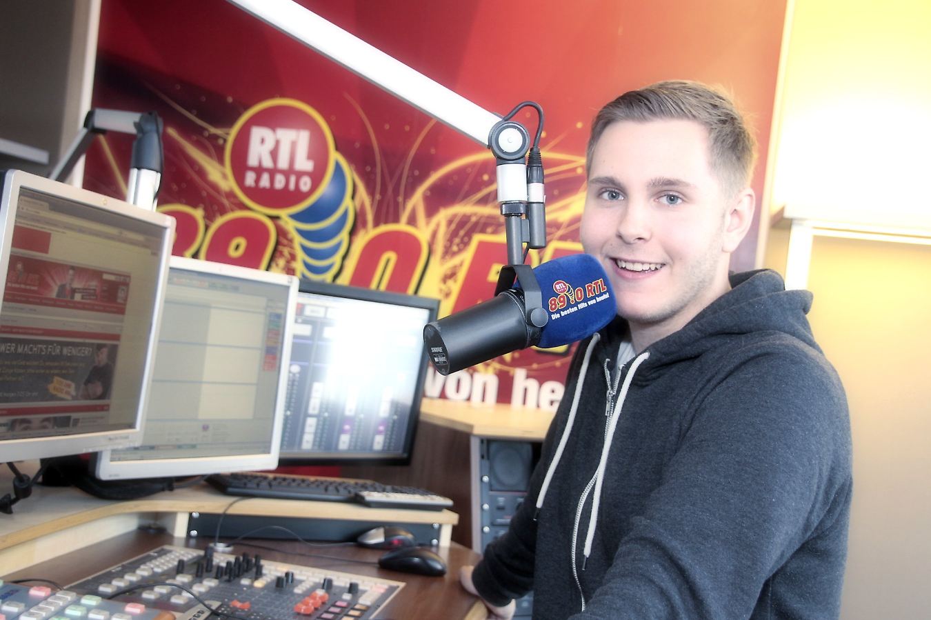 Marc von 89.0 RTL am Mikrofon IMG_3731.jpg