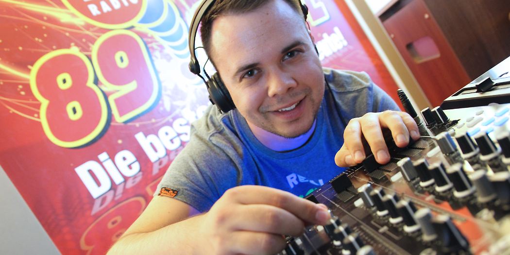 DJ C-Ro im Studio an den Tellern Foto 069.jpg