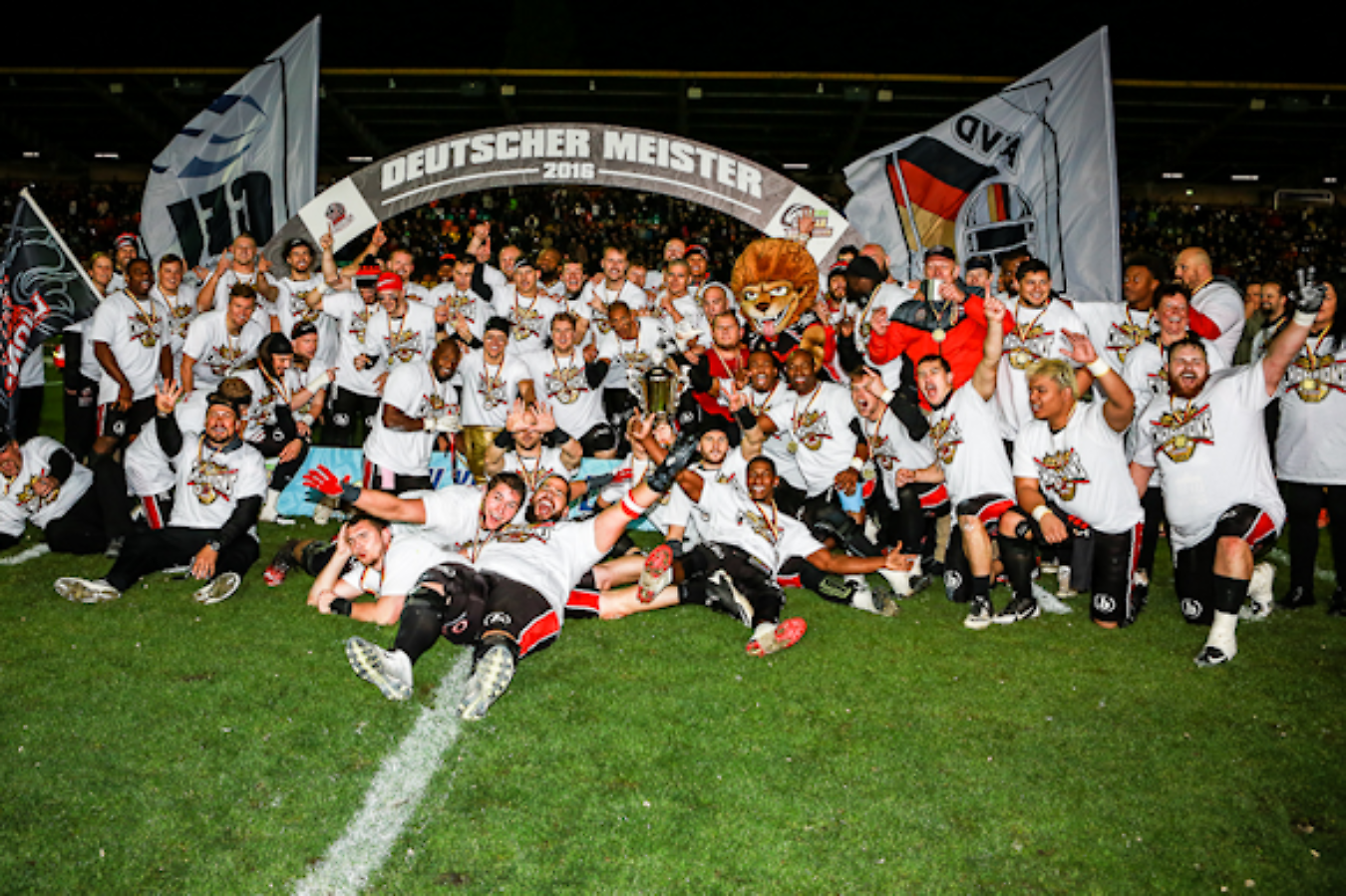 Die New Yorker Lions feiern den Titel 2016 lions_2.png